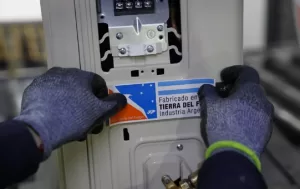 Lee más sobre el artículo Tensión en Tierra del Fuego: paro total en fábricas electrónicas por baja de aranceles a celulares importados