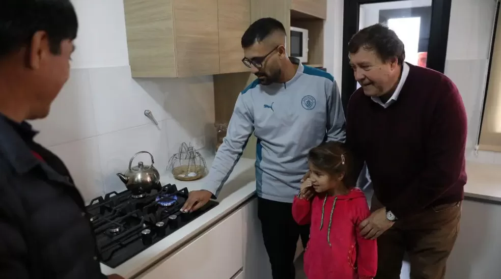 En este momento estás viendo Río Negro impulsa proyectos para llevar gas a 577 familias