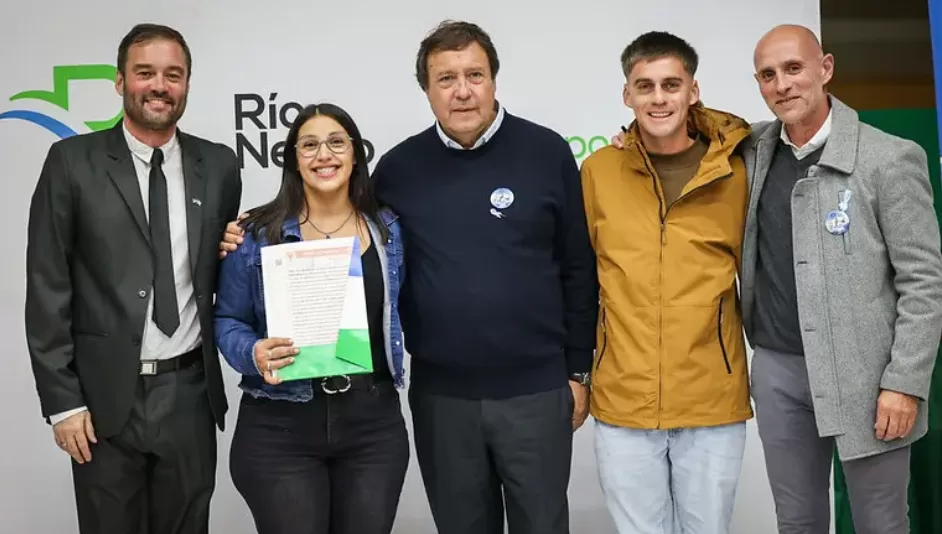 Lee más sobre el artículo En Allen, 32 familias recibieron la escritura de su vivienda