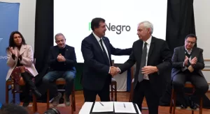 Lee más sobre el artículo Weretilneck sobre el acuerdo por Vaca Muerta Oil Sur: “Nuestro mar es el mejor sitio”
