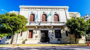 Lee más sobre el artículo Provincia garantiza haber mínimo a retirados y pensionados de Policía y SPP