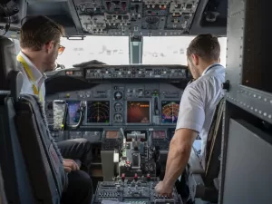 Lee más sobre el artículo Pilotos de Aerolíneas Argentinas anuncian paro para el 10 de junio y crece la tensión con la empresa