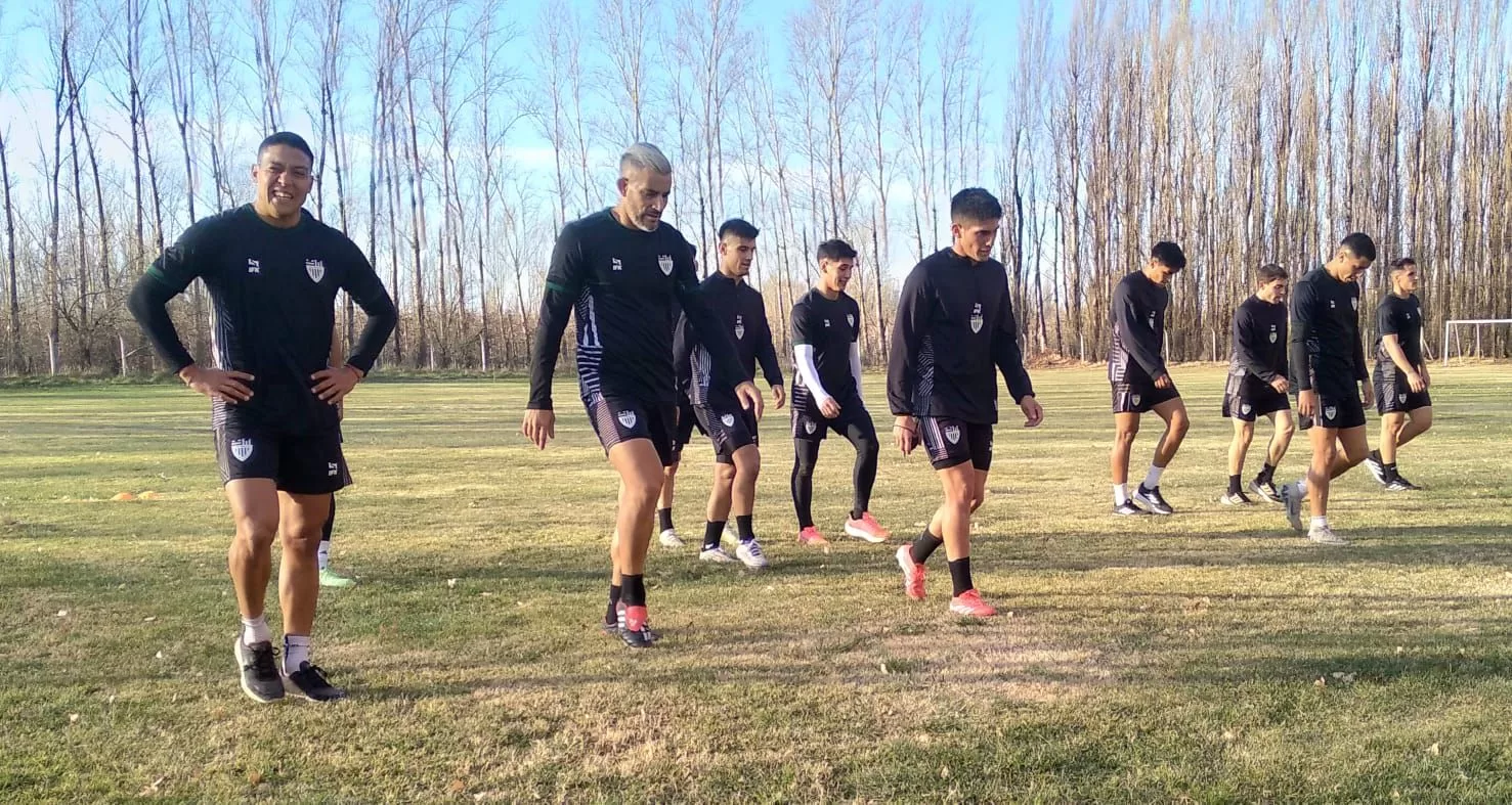 Lee más sobre el artículo Cipolletti entrena pensando en Santamarina de Tandil