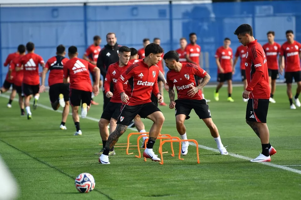 Lee más sobre el artículo Mundial de Clubes: River tuvo su primera práctica en Seattle