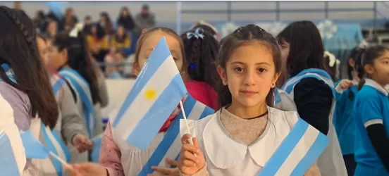 Lee más sobre el artículo Acto por el Día de la Bandera: convocatoria a escuelas primarias para la promesa de lealtad