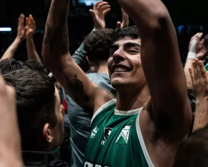 En este momento estás viendo De aro a aro: el histórico triple con el que Ferro le ganó a Boca en los cuartos de final de la Liga Nacional
