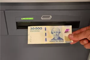 Lee más sobre el artículo ¿Cuánto efectivo se puede sacar de los cajeros en junio? Banco por banco, los nuevos límites