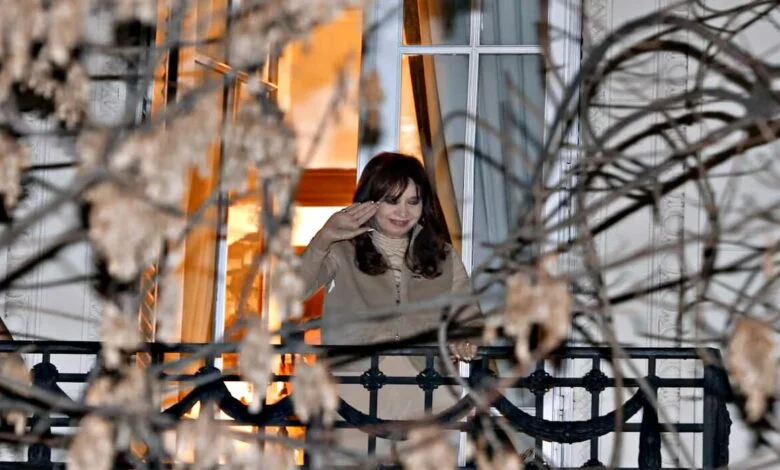 Lee más sobre el artículo Cristina Kirchner cumplirá prisión domiciliaria en Constitución