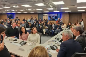Lee más sobre el artículo Docentes universitarios anunciaron nuevo paro docente: no tienen paritarias desde octubre