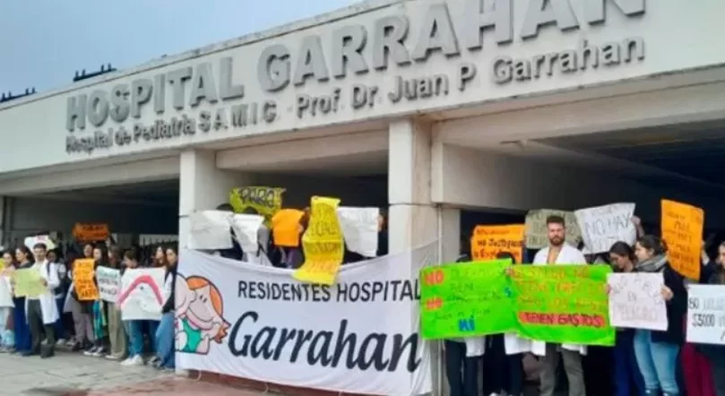 Lee más sobre el artículo Paro en el Garrahan: “Desmienten” el aumento del Gobierno y aseguran que “es una operación de prensa»