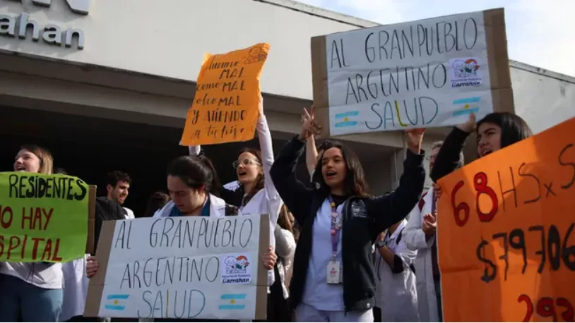 Lee más sobre el artículo Conflicto en el Hospital Garrahan: el Gobierno anunció un aumento salarial para los médicos residentes