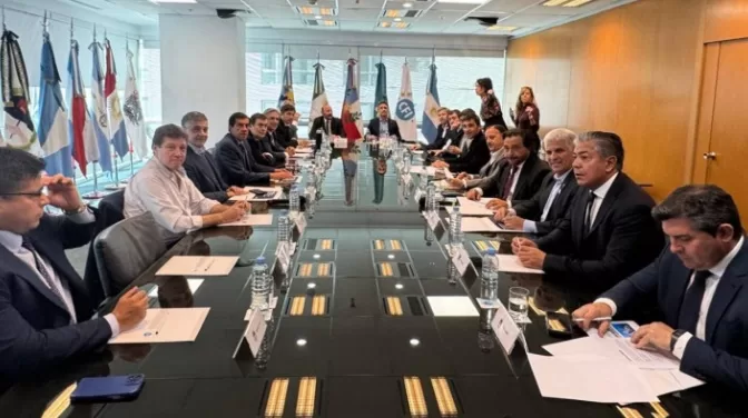 Lee más sobre el artículo Los gobernadores se reúnen para discutir la estrategia contra la baja de la coparticipación y la obra pública
