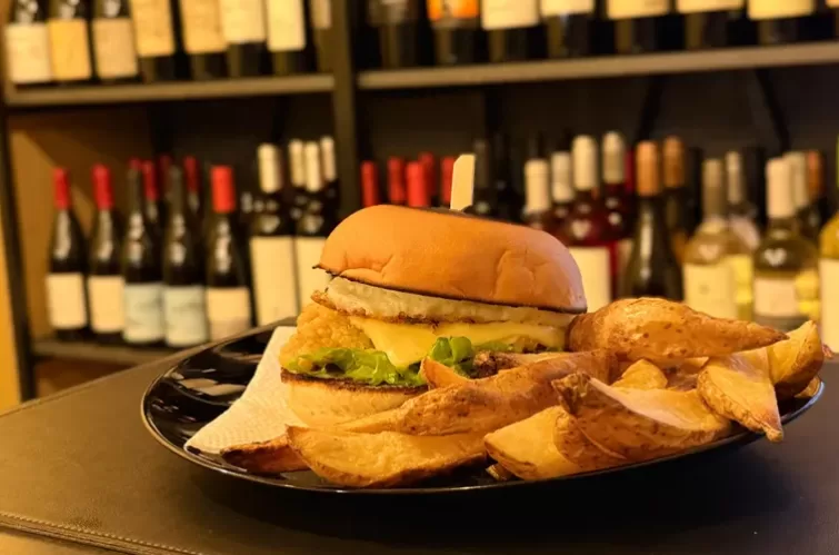 En este momento estás viendo La mejor hamburguesa de Neuquén es veggie y nació por amor de padre: la historia detrás del premio a Casa León