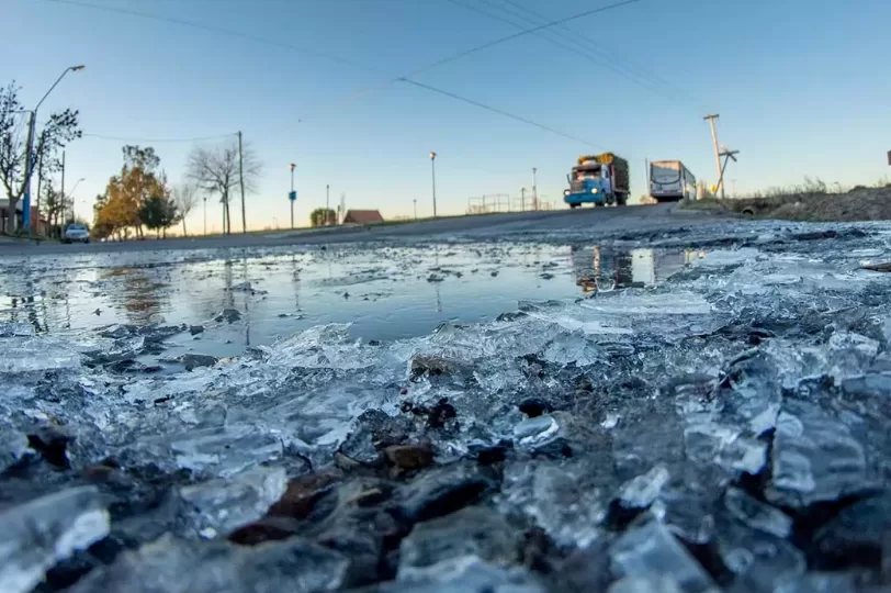 Lee más sobre el artículo Ola polar en Río Negro: suspenden clases en Regina, Chichinales y Valle Azul por congelamiento de cañerías