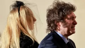 Lee más sobre el artículo Milei inicia gira internacional con encuentros clave en Roma, París y Jerusalén
