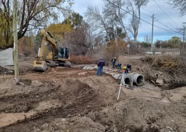 Avanza la reconstrucción del puente de acceso a Isla Jordán con inversión provincial