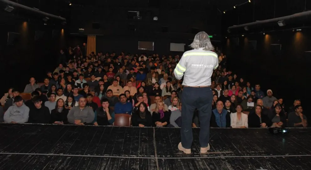 En este momento estás viendo Charla sobre el Oleoducto Vaca Muerta Sur convocó a más de 300 personas en Choele Choel