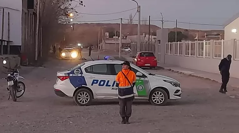 Lee más sobre el artículo Crimen frente a la Escuela 63 de Cinco Saltos: «Fue un caos, niños llorando y familias en shock»