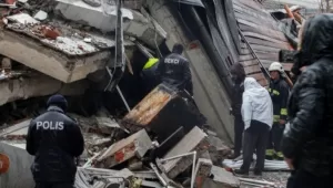 Lee más sobre el artículo Turquía: un sismo de magnitud 5,8 deja una niña muerta y 69 heridos