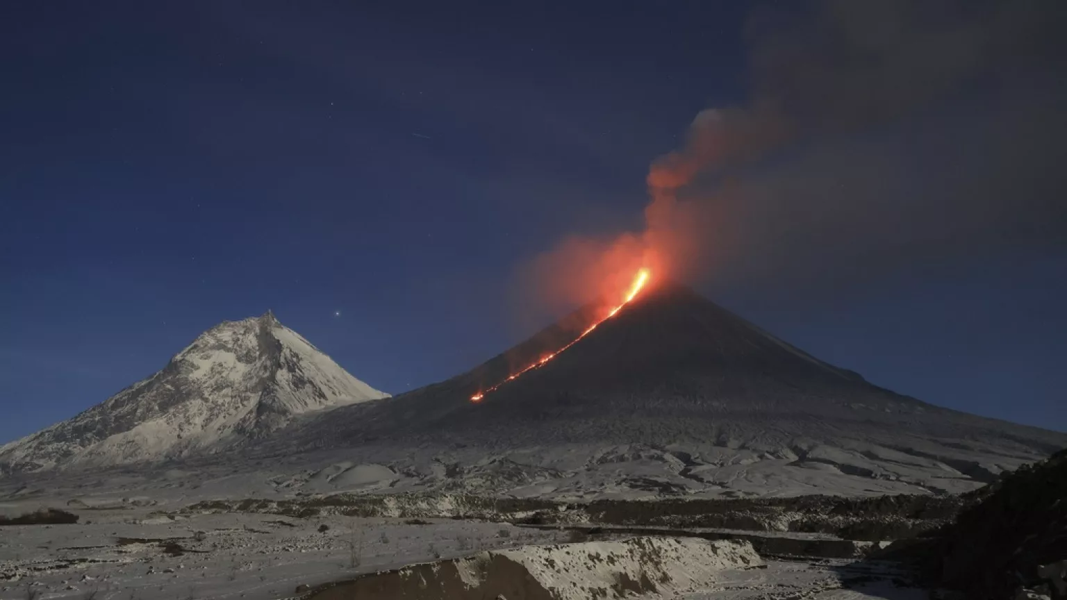 Lee más sobre el artículo Erupción en Rusia: el volcán Klyuchevskaya Sopka entró en actividad tras el fuerte terremoto
