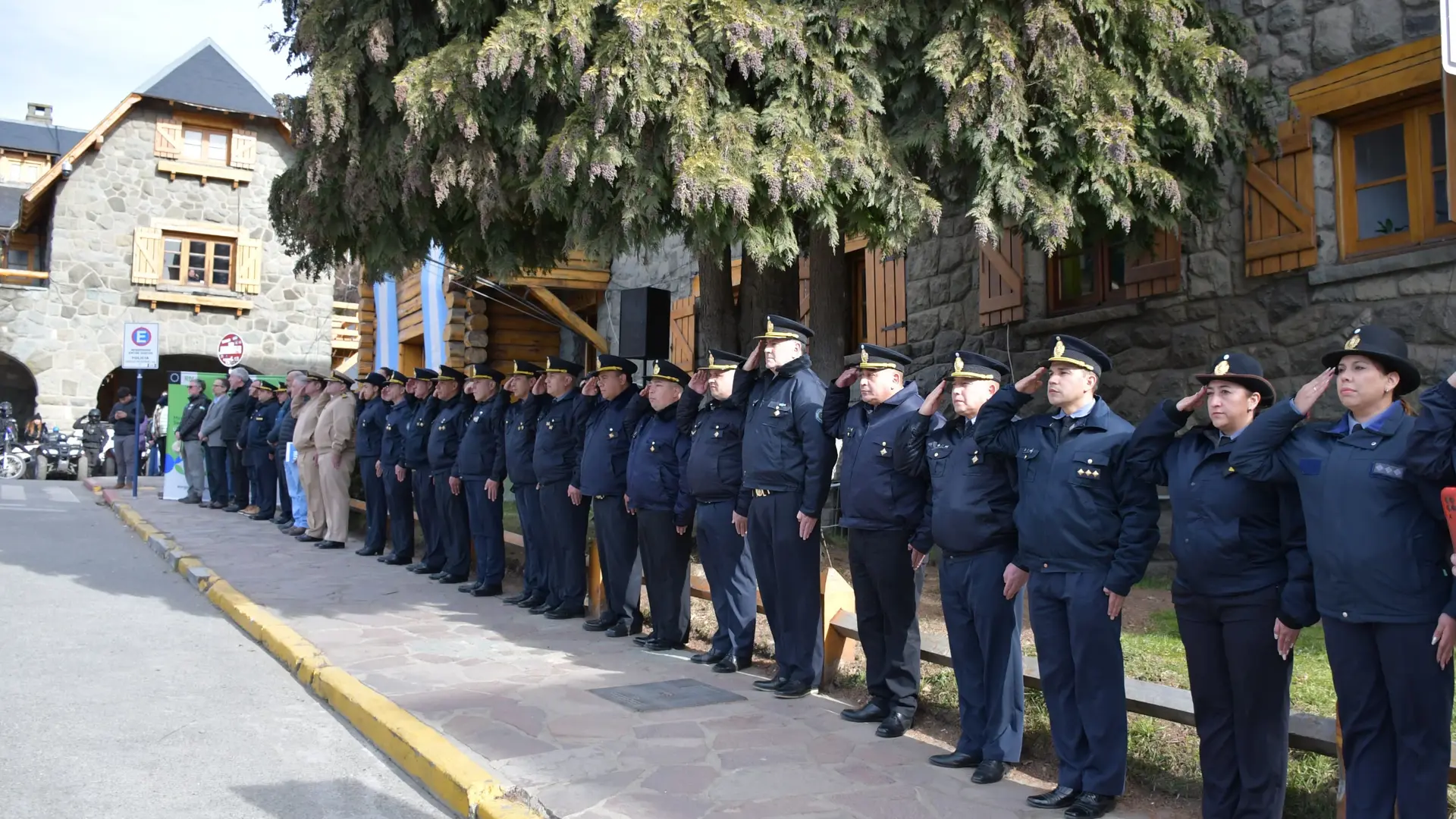 Lee más sobre el artículo La Policía de Río Negro refuerza la seguridad en la temporada invernal 2025