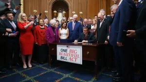 Lee más sobre el artículo EE.UU.: El Congreso aprobó un megaproyecto legislativo impulsado por Trump