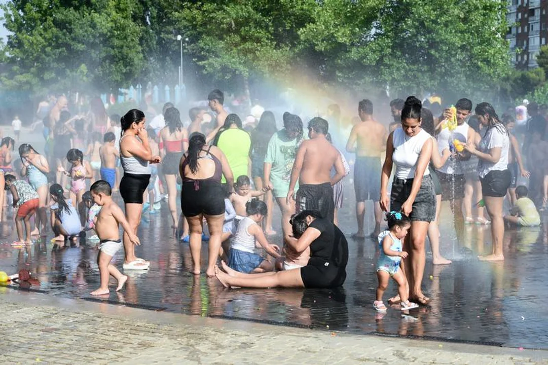 Lee más sobre el artículo Europa en alerta: muertes e incendios por la ola de calor extremo