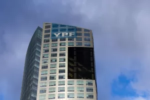 Lee más sobre el artículo La Justicia de EE.UU. frenó provisoriamente el fallo que ordenaba entregar acciones de YPF