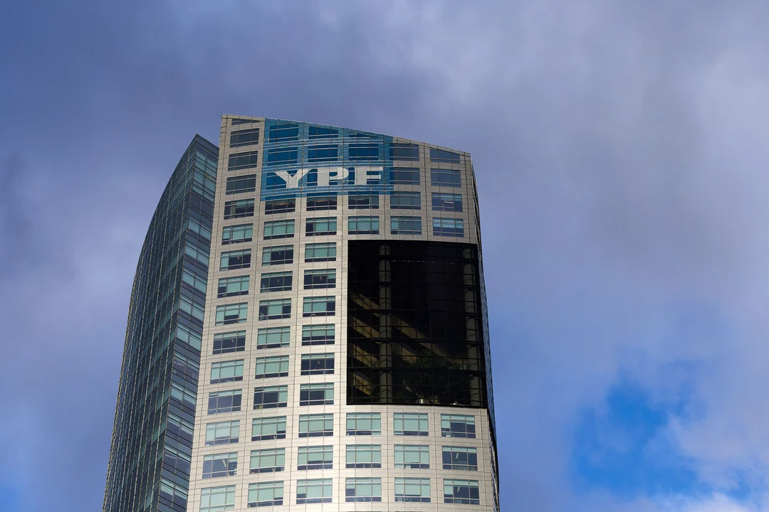 Lee más sobre el artículo La Justicia de EE.UU. frenó provisoriamente el fallo que ordenaba entregar acciones de YPF