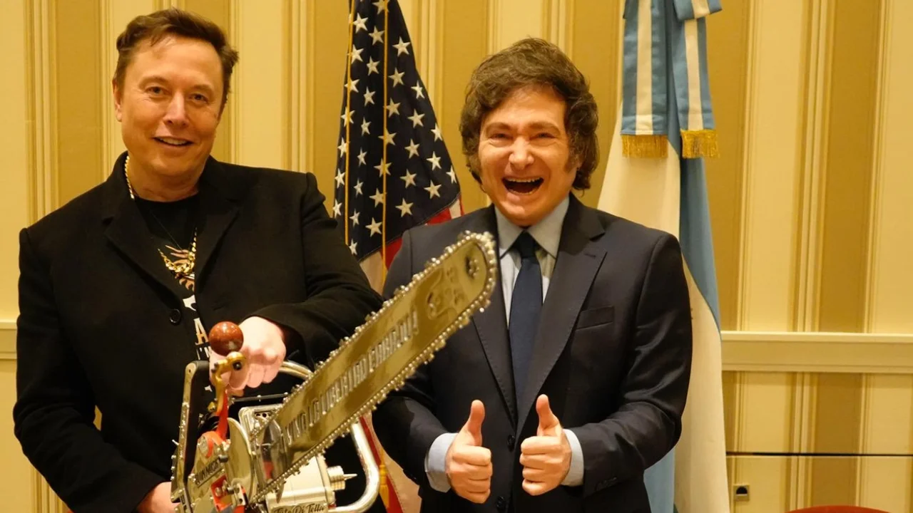 Lee más sobre el artículo Elon Musk se despegó del show de la motosierra y habló de falta de empatía