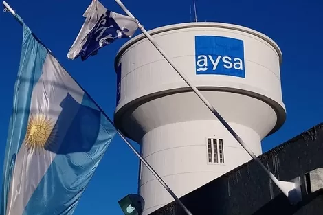 Lee más sobre el artículo Privatización de AySA: el nuevo esquema permitirá cortes por falta de pago y subas trimestrales en las tarifas
