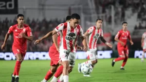 Lee más sobre el artículo Por un lugar en octavos: Huracán e Instituto se miden en Rosario en su primer partido oficial del semestre