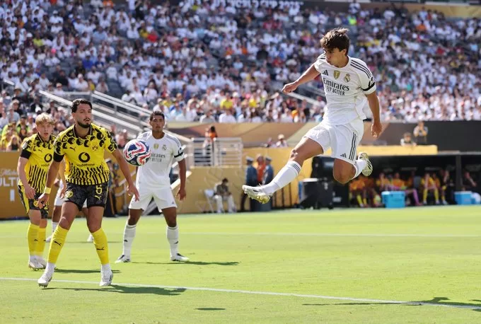 En este momento estás viendo En un final para el infarto, Real Madrid venció a Borussia Dortmund y va contra PSG