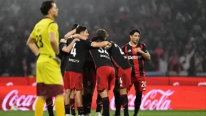 Lee más sobre el artículo River goleó a Instituto con presencia de ambas hinchadas