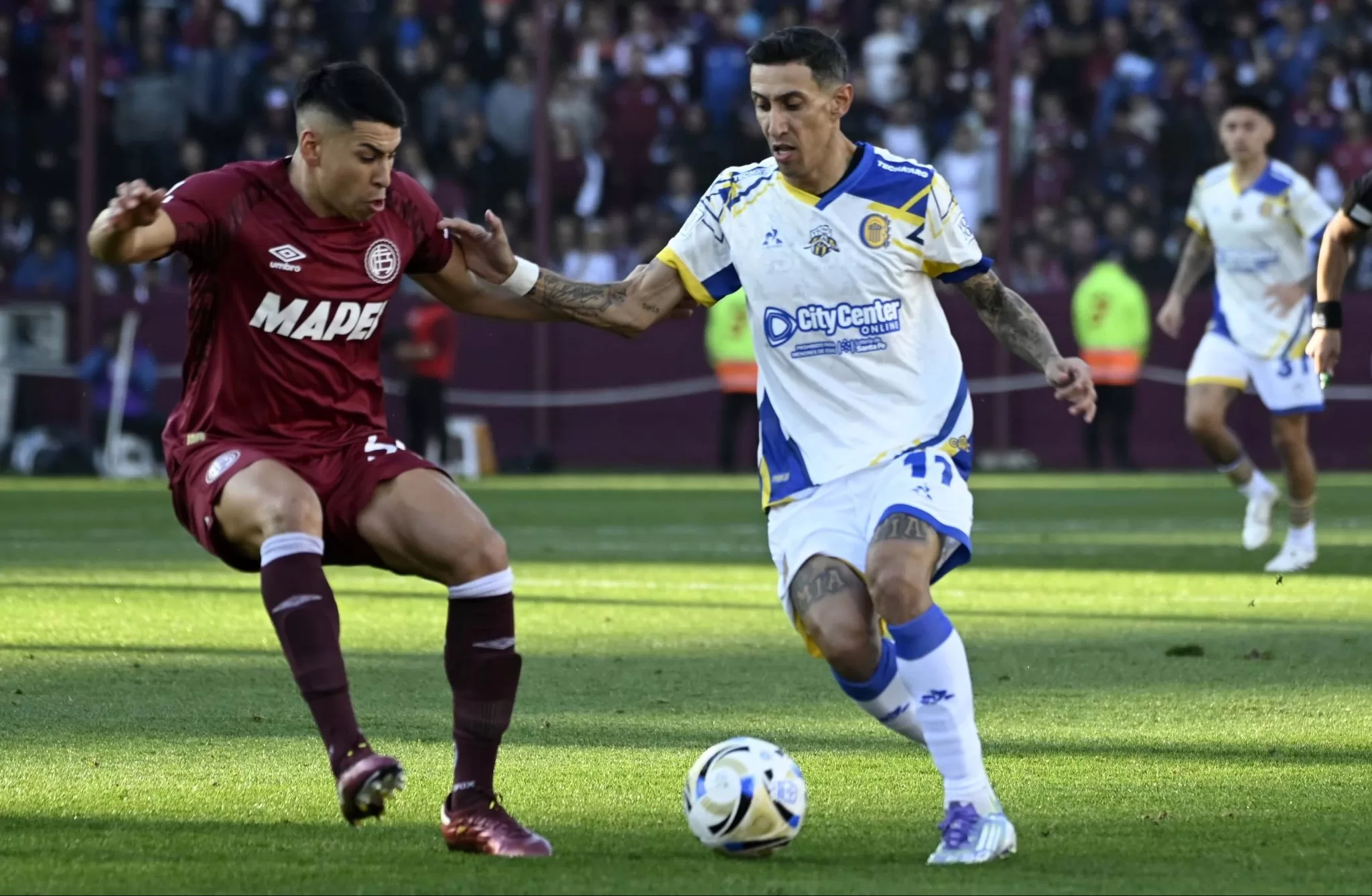 Lee más sobre el artículo Otro penal con polémica para Rosario Central, que Di María convirtió en triunfo
