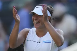 Lee más sobre el artículo Solana Sierra hace historia en Wimbledon: avanzó a los octavos de final