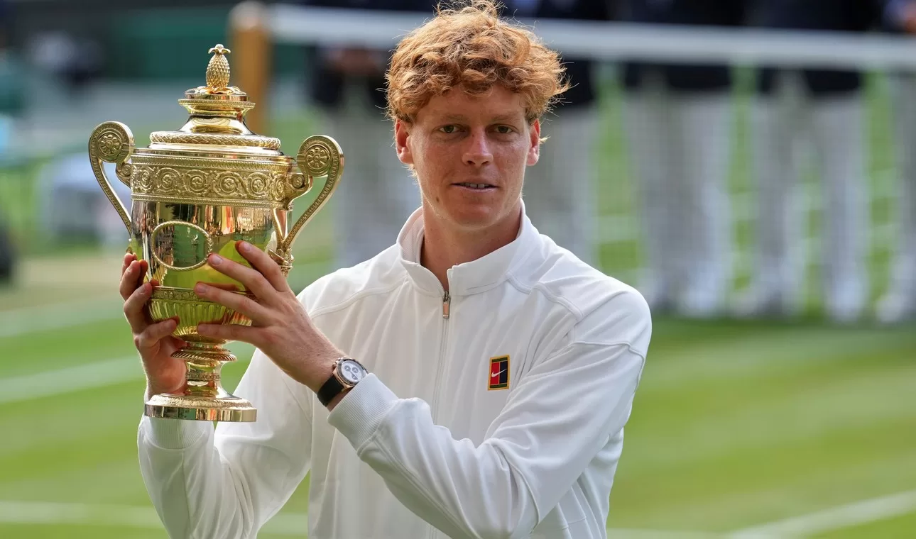 En este momento estás viendo Jannik Sinner dio vuelta el partido ante Carlos Alcaraz y se coronó por primera vez en Wimbledon