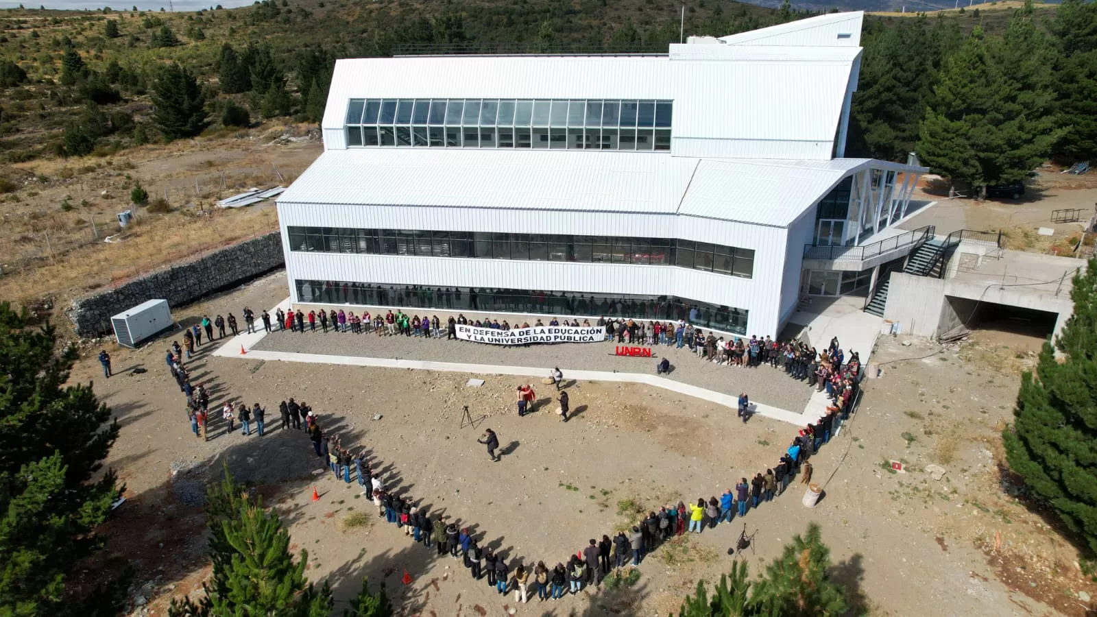 Lee más sobre el artículo La provincia licitará obras de infraestructura para la UNRN de Bariloche