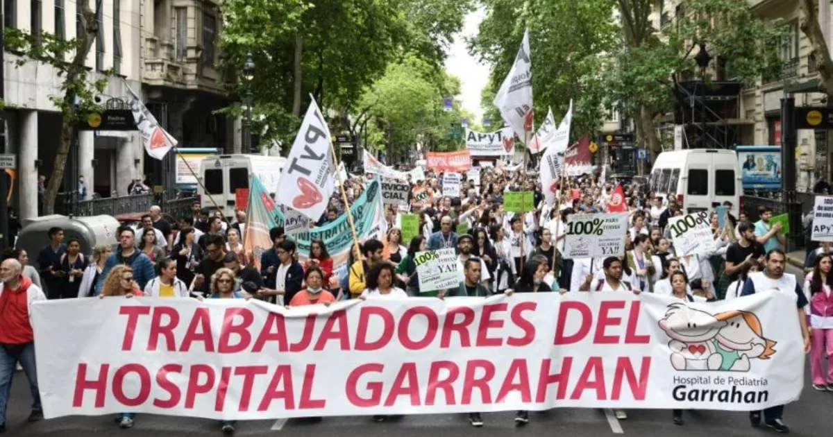 Lee más sobre el artículo Nueva marcha del Garrahan: trabajadores y médicos vuelven a reclamar por salarios