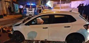 Lee más sobre el artículo Manejaba alcoholizado y chocó un patrullero en Centenario: tres policías resultaron heridos