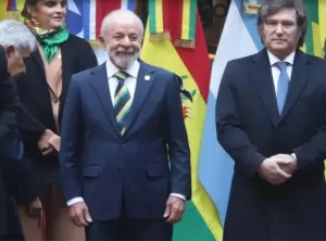 Lee más sobre el artículo El distante saludo de Lula da Silva a Javier Milei en la Cumbre del Mercosur