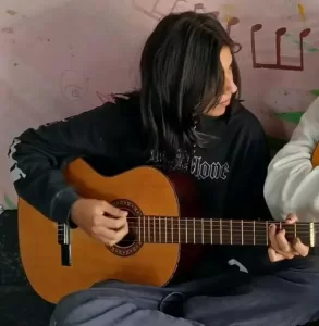 Lee más sobre el artículo Un joven de Bariloche necesita ayuda para viajar al Garrahan y completar su tratamiento
