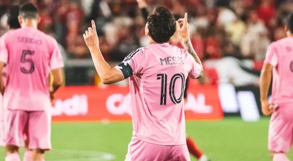 En este momento estás viendo Messi pasó a Ronaldo en una particular estadística sobre los máximos goleadores del mundo