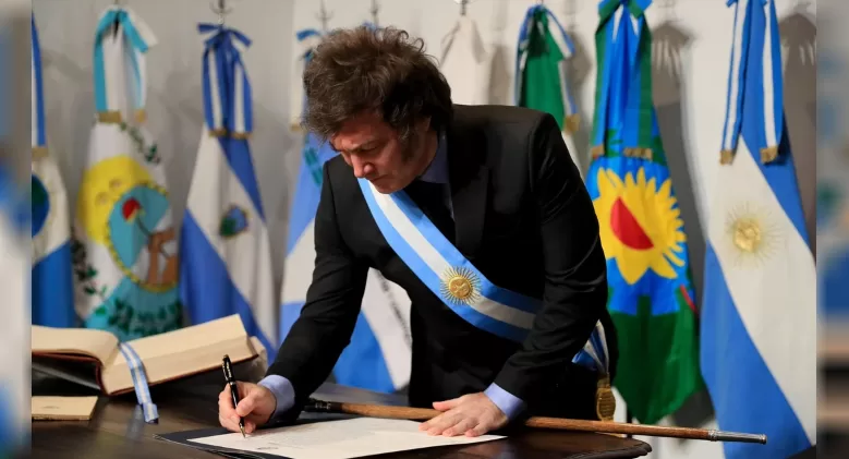 Lee más sobre el artículo Javier Milei se prepara para encabezar la vigilia del Día de la Independencia en Tucumán