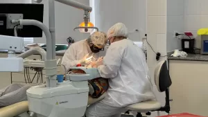 Lee más sobre el artículo Río Negro aporta fondos a la UNRN para llevar salud bucal a Mamuel Choique