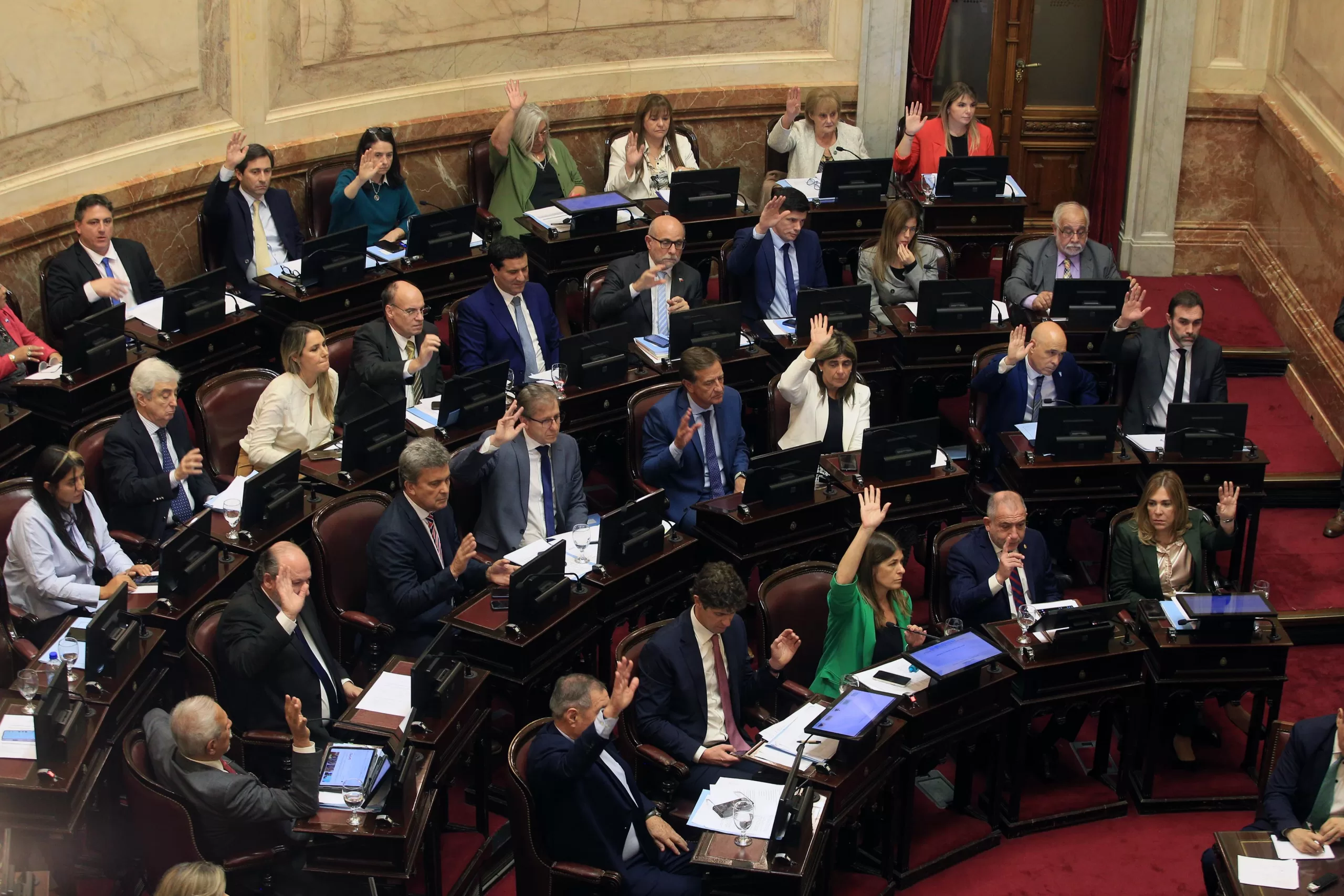 Lee más sobre el artículo Suben los sueldos de los senadores: superarán los $10,2 millones en bruto desde noviembre