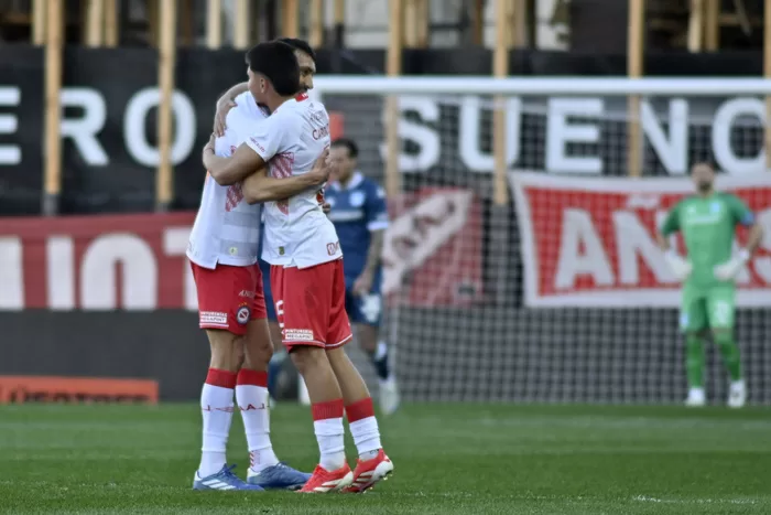 Lee más sobre el artículo Racing no pudo sostener el ritmo de Argentinos y fue goleado en La Paternal