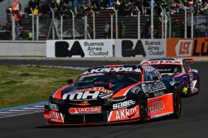 Lee más sobre el artículo TC: Agustín Canapino logró una festejada victoria en «el 12» de Buenos Aires