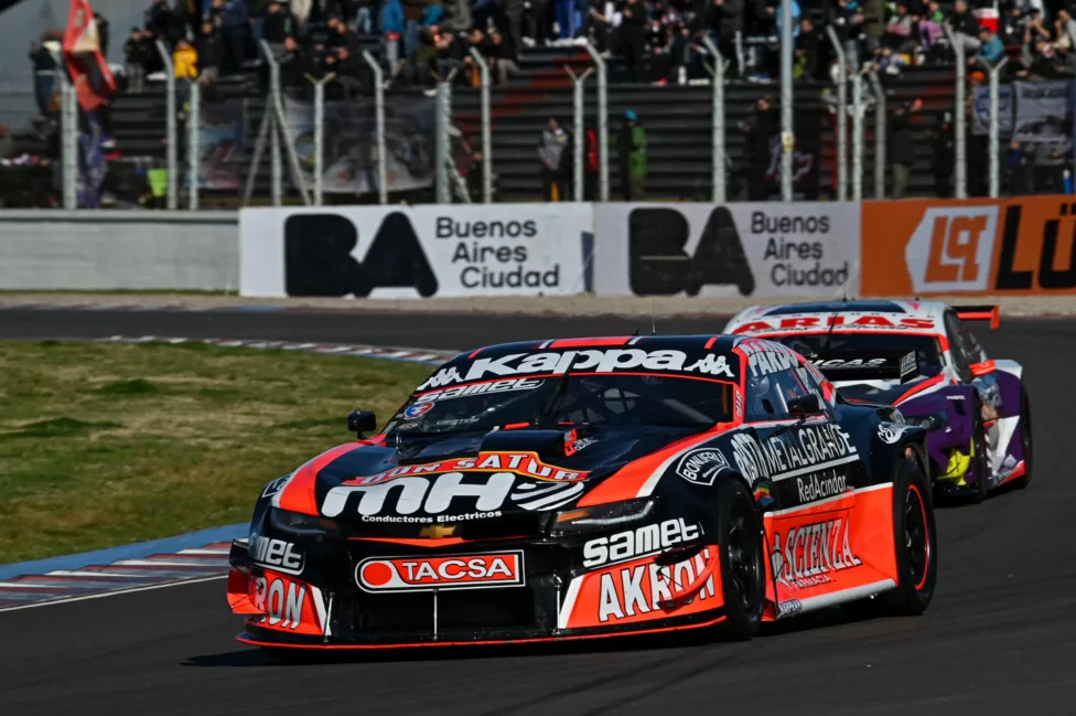 Lee más sobre el artículo TC: Agustín Canapino logró una festejada victoria en «el 12» de Buenos Aires