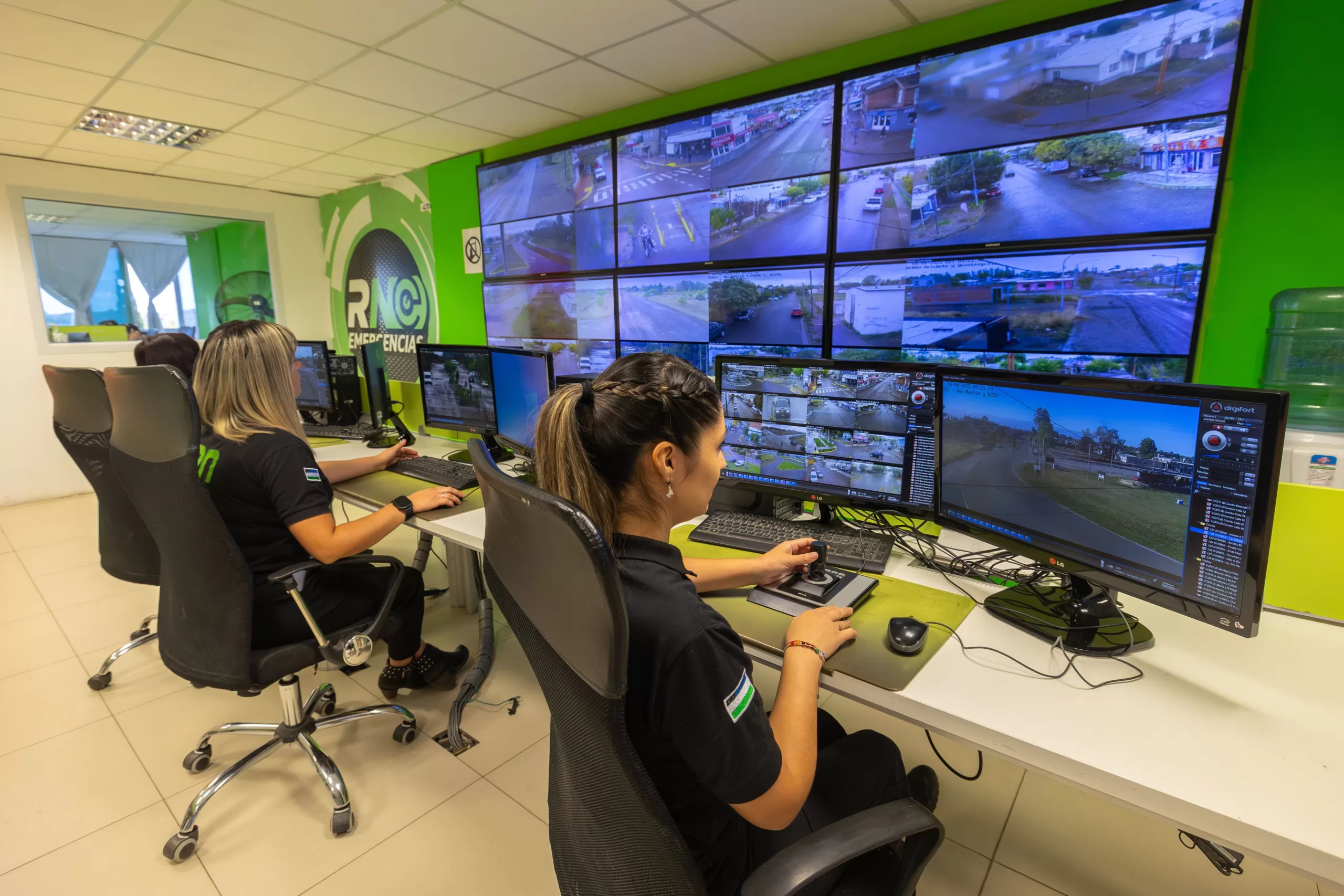Lee más sobre el artículo Provincia coordina instalación de 180 cámaras de seguridad en 19 ciudades